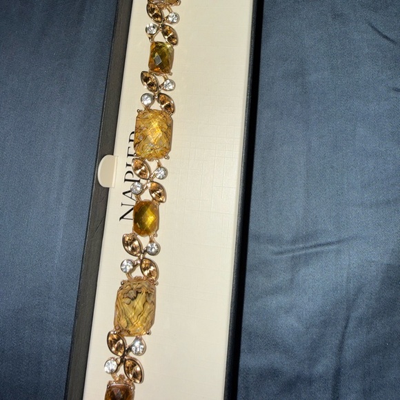 Vintage Napier gold lucite crystal bracelet - Picture 5 of 5